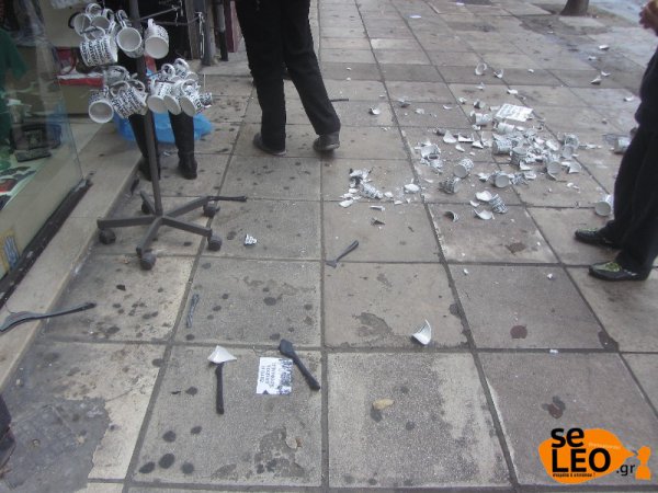 Έσπασαν μαγαζιά στην Θεσσαλονίκη