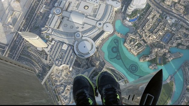 Selfie από το ψηλότερο κτίριο στον κόσμο!