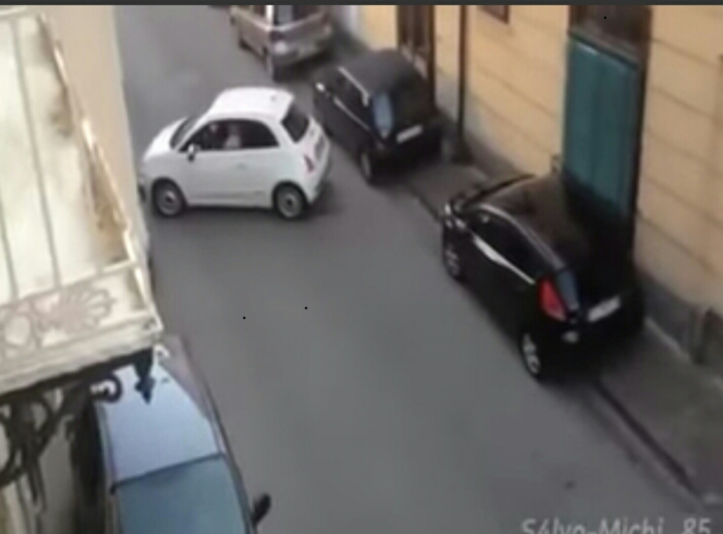 Πολύ γέλιο: Ιταλος οδηγός φέρνει το χάος! (video)