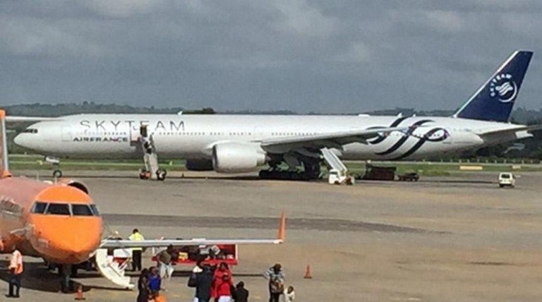 Υπό κράτηση δυο επιβάτες της Air France