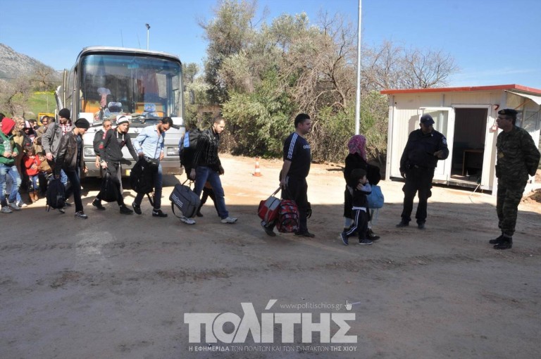 Εφτασαν στο hotspot της Χίου οι πρώτοι πρόσφυγες