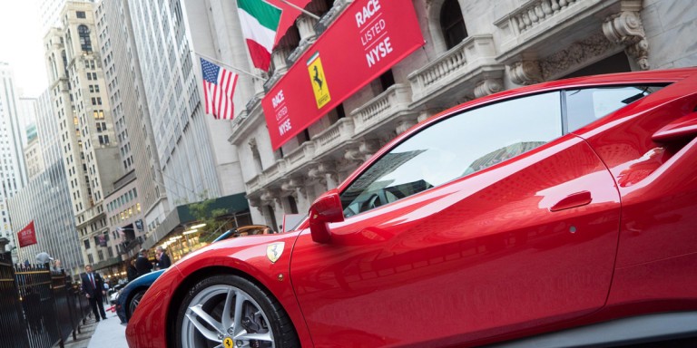 Πόσες Ferrari πουλήθηκαν το 2015;
