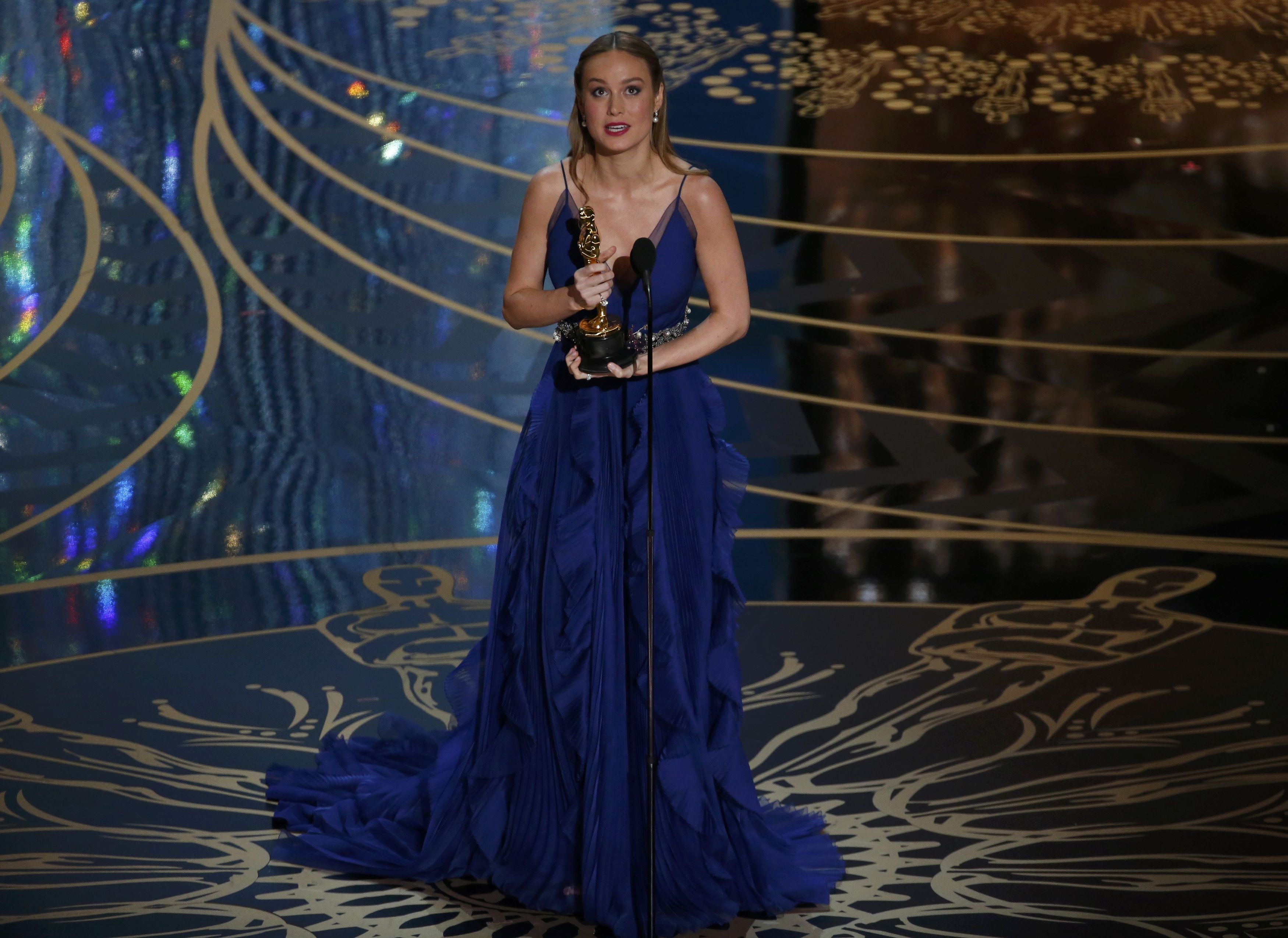 Brie Larson accepts the Oscar for Best Actress for her role in "Room" at the 88th Academy Awards in Hollywood, California February 28, 2016.  REUTERS/Mario Anzuoni