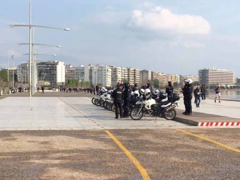 Ξύλο στην παραλία της Θεσσαλονίκης