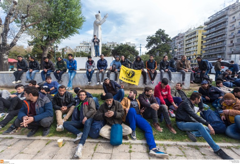 Έστησαν σκηνές στην Αριστοτέλους!