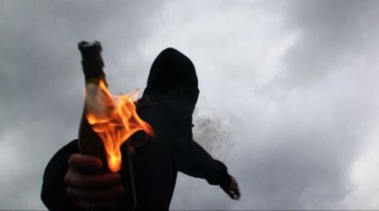 Μόλοτοφ στο τουρκικό προξενείο