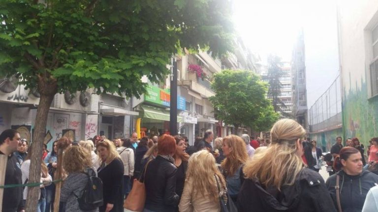 ΤΩΡΑ: Διαμαρτυρία εργαζομένων στα σούπερ μάρκετ Καρυπίδη