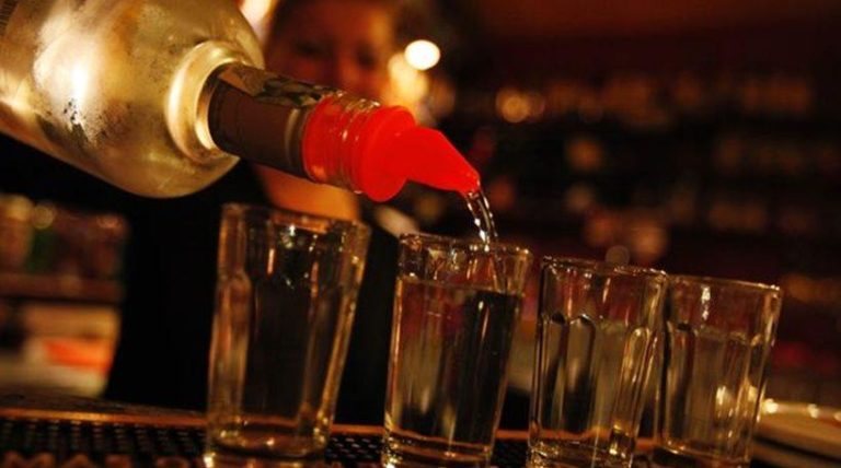 Ανήλικες ξάφριζαν μεθυσμένες τουρίστριες