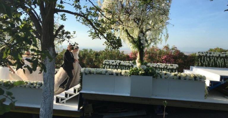 Γάμος Σαββίδη: Η εντυπωσιακή νύφη!