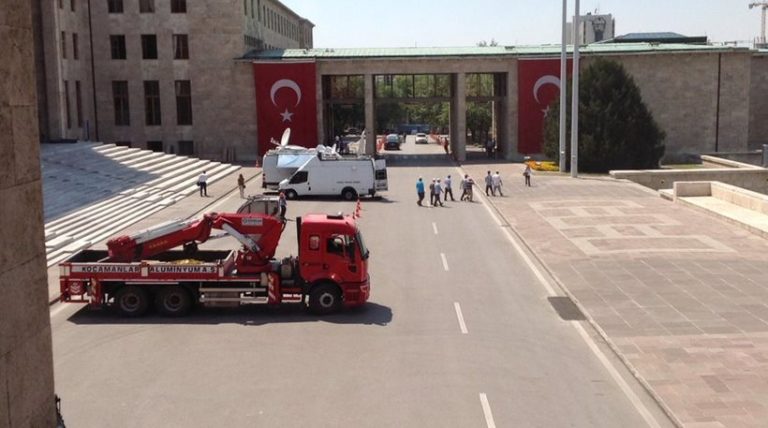 Εκκενώθηκε το τουρκικό Κοινοβούλιο