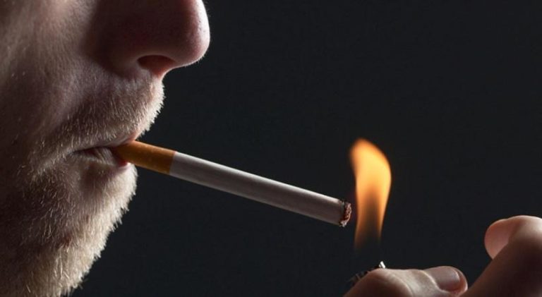 Σε ιστορικό χαμηλό οι καπνιστές στην Ελλάδα