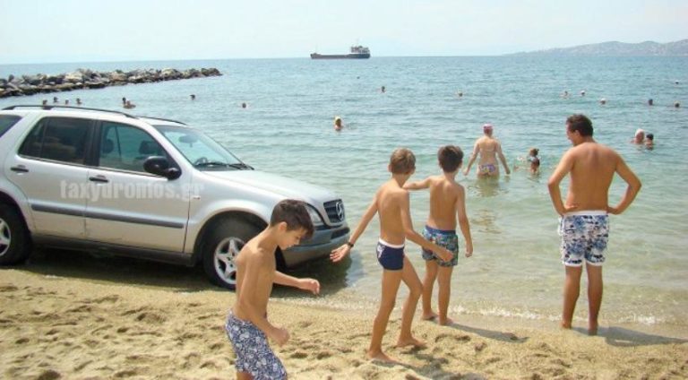 Αυτοκίνητο μπήκε στην παραλία!