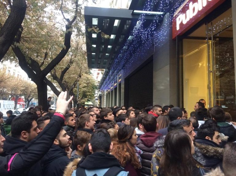 Τρελές ουρές και στη Θεσσαλονίκη για το Black Friday