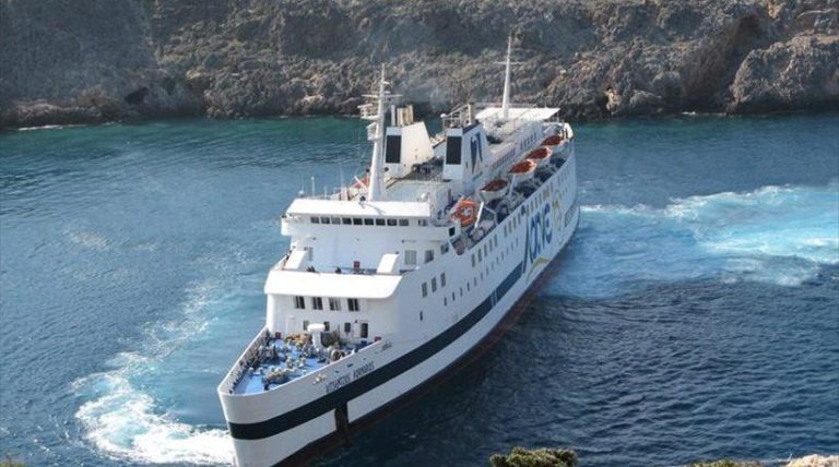Στο λιμάνι της Κάσου προσέκρουσε πλοίο