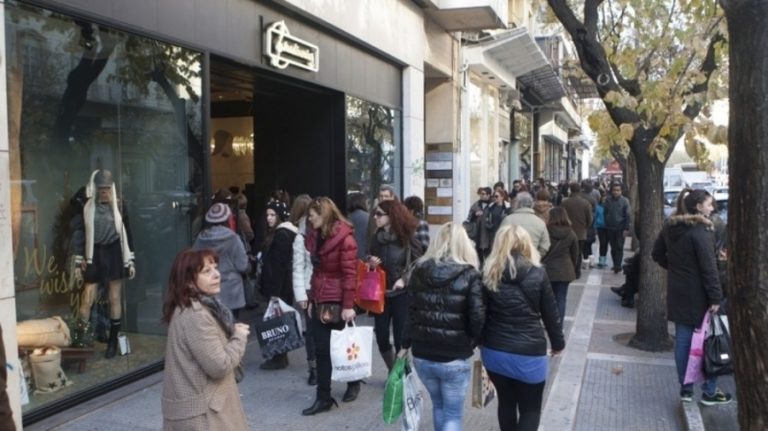 Από σήμερα ξεκινά το εορταστικό ωράριο των καταστημάτων