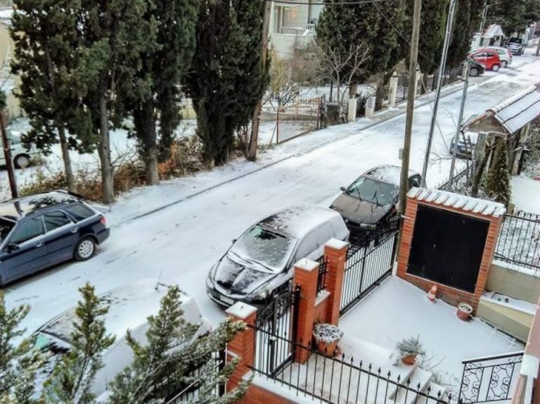Λευκή η παραμονή Πρωτοχρονιάς στη Θεσσαλονίκη (pics)