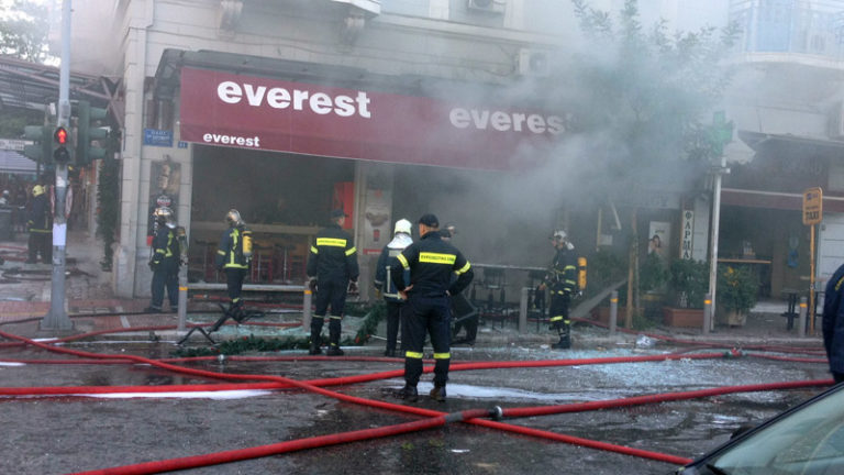 Πριν λίγο: Νεκρή γυναίκα από έκρηξη στα Everest στην πλατεία Βικτωρίας