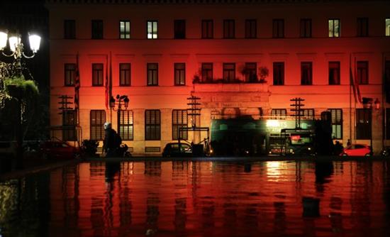 Αθήνα: Στα χρώματα της γερμανικής σημαίας το δημαρχείο