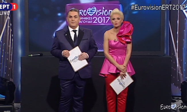 Eurovision 2017: «Κλαίει» το twitter με τα ρούχα της παρουσιάστριας