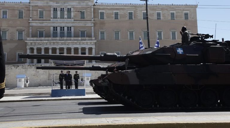 Mεγαλειώδης η στρατιωτική παρέλαση