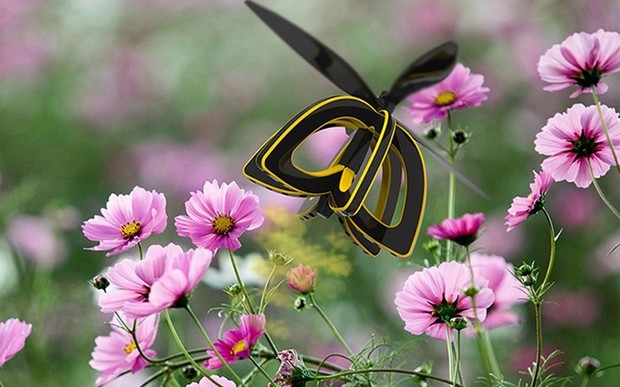 Το drone που γονιμοποιεί λουλούδια