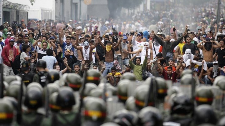 Χάος στη Βενεζουέλα – Εξέγερση εκατομμυρίων πολιτών