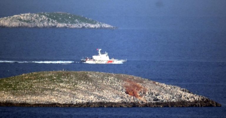 Απίστευτο video: Τουρκικό πλοίο «καταδιώκει» ελληνικό!