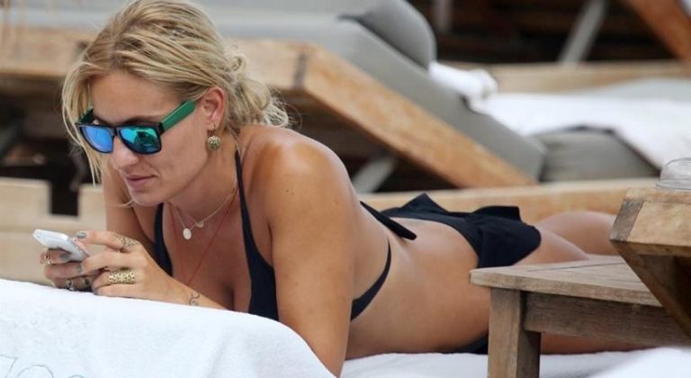 Η Ελεονώρα Μελέτη ποζάρει με hot μαγιό