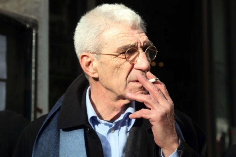 Ο Γιάννης Μπουτάρης προσπαθεί να κόψει το κάπνισμα! (pic)