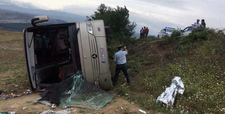 Ανατροπή λεωφορείου που μετέφερε μαθητές δημοτικού