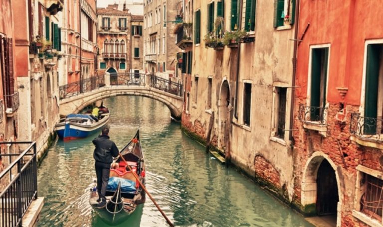 Η Βενετία απαγορεύει το σουβλάκι δια νόμου