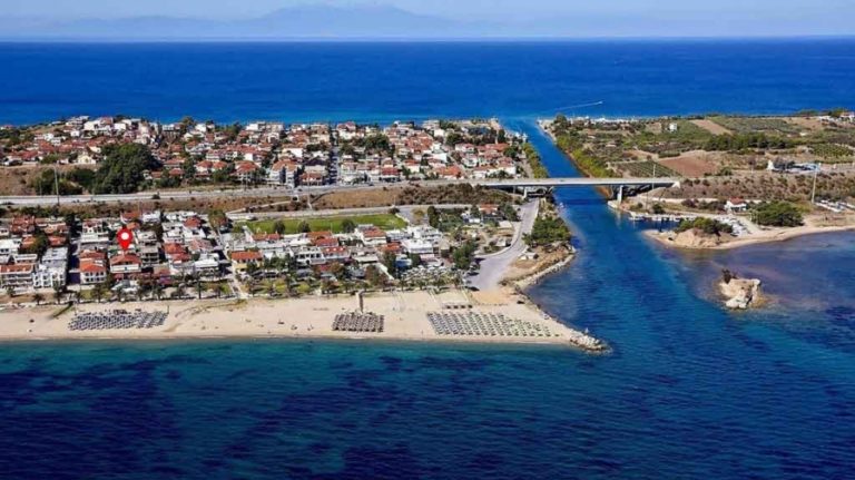 Πλωτά φράγματα στην Νέα Ποτίδαια