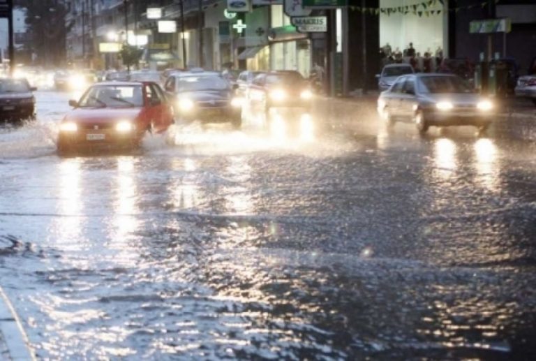 Σαρώνει η κακοκαιρία: Βούλιαξε η δυτική Θεσσαλονίκη