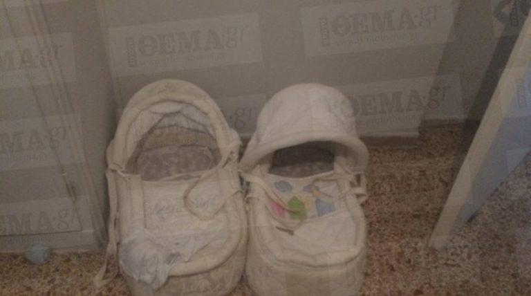 Συγκίνηση για τα δίδυμα που τα άφησαν μόνα στο διαμέρισμα