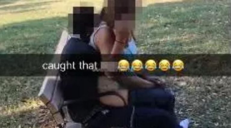 Ζευγάρι έκανε σεξ σε παγκάκι μέρα-μεσημέρι (video)