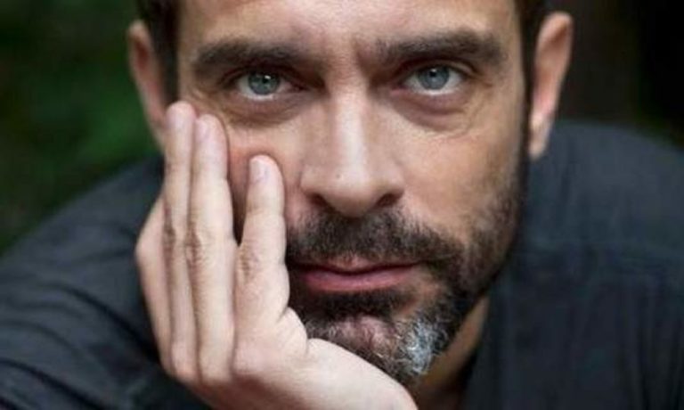 Μαρκουλάκης: Ολόγυμνος στη νέα του ταινία