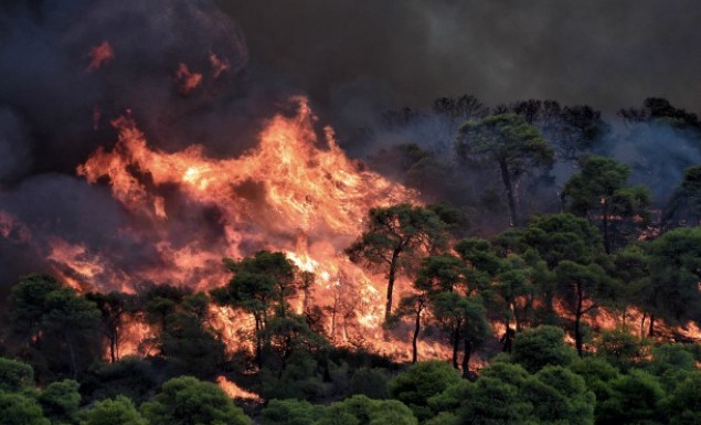 Μεγάλη πυρκαγιά στο Καρπενήσι