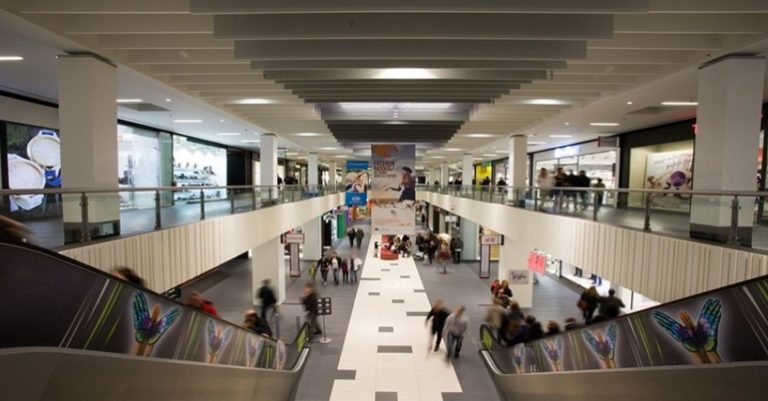 Νεαροί “ξάφρισαν” εμπορικά κέντρα στην ανατολική Θεσσαλονίκη