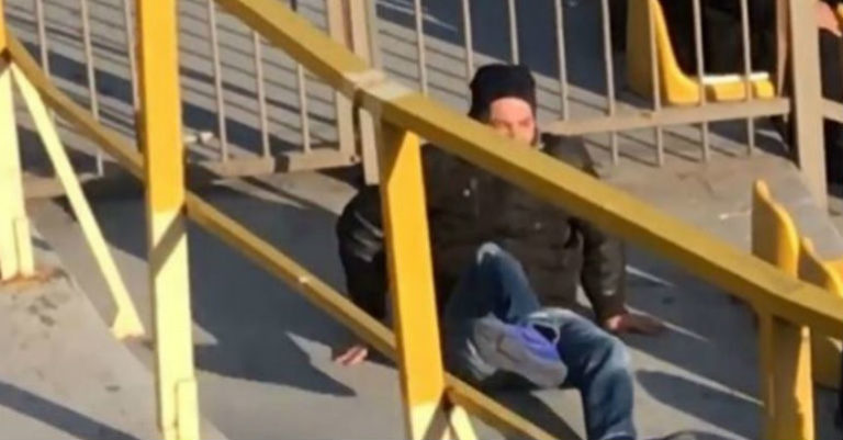 Αρειανός πήγε για «ντου» και έσπασε το πόδι του! (video)