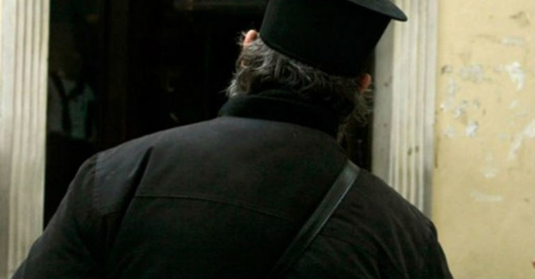 Έρωτας μητροπολίτη με τρανσέξουαλ!