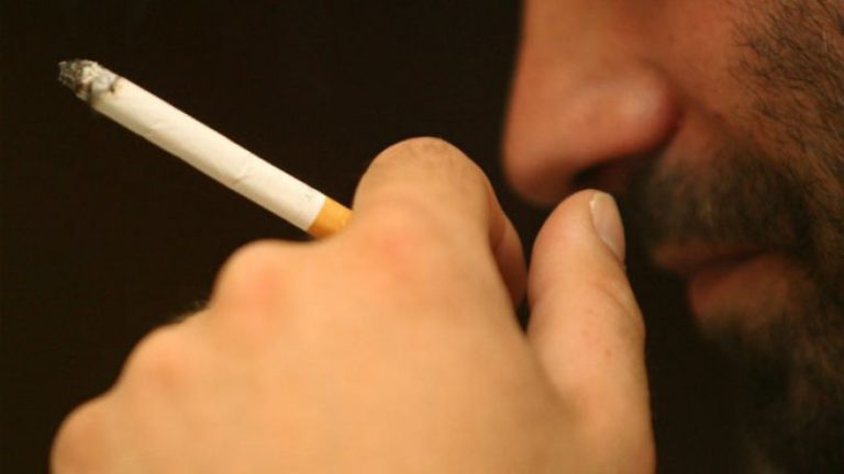 Απαγορεύουν και το ηλεκτρονικό τσιγάρο