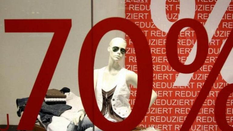 Την Τετάρτη (2/5) ξεκινούν οι ενδιάμεσες εκπτώσεις