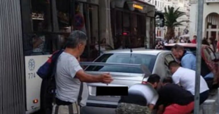 Κουβάλησαν αυτοκίνητο με τα χέρια! (pic)
