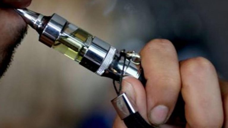 Βρετανοί επιστήμονες προειδοποιούν για το ηλεκτρονικό τσιγάρο