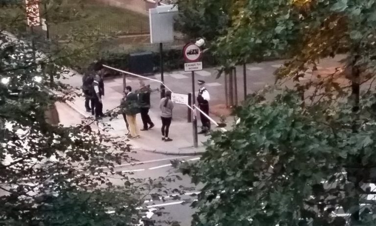 Mπέρδεψαν τσάντα με… γιλέκο αυτοκτονίας