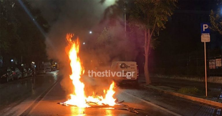Μολότοφ και δακρυγόνα στην Θεσσαλονίκη