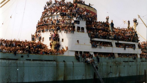 «Οι μετανάστες να κρατούνται πάνω στα πλοία»