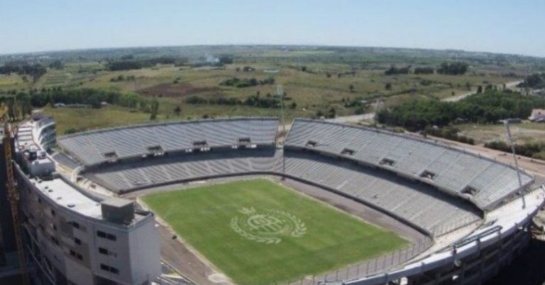 Δενδρύλλια μαριχουάνας σε… γήπεδο!