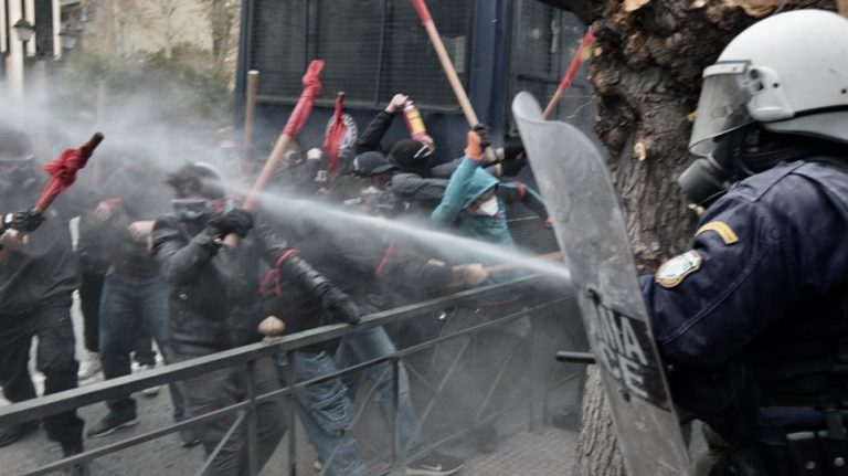Χημικά εναντίον εκπαιδευτικών (video)