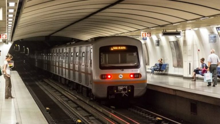 Άνδρας έπεσε στις γραμμές του μετρό